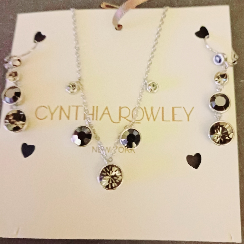 18in Necklace & long earrings silver w/black & clear stones 3 pc set